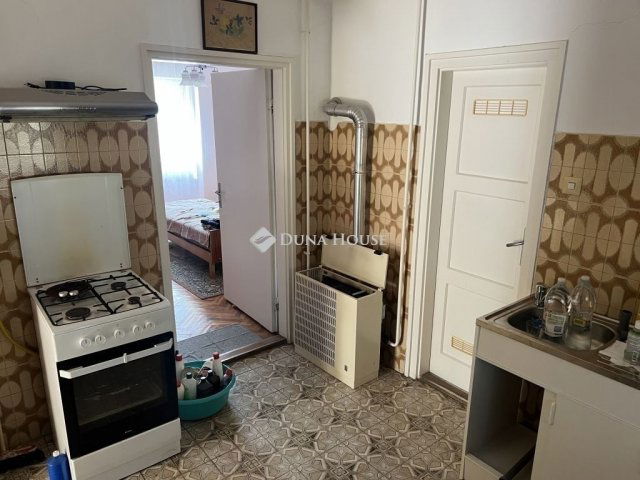 Eladó családi ház, Székesfehérvárott 65 M Ft, 3 szobás