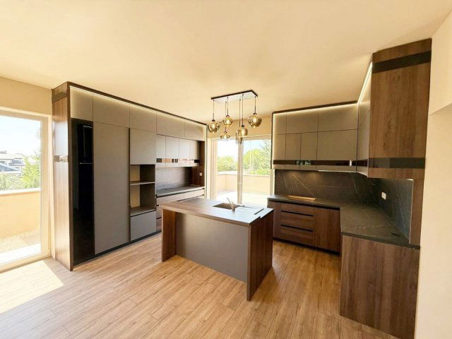 Eladó téglalakás, Debrecenben 129 M Ft, 5 szobás