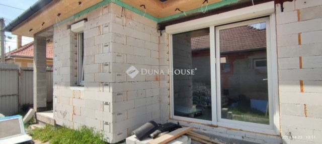 Eladó ikerház, Cegléden 60 M Ft, 4 szobás / költözzbe.hu