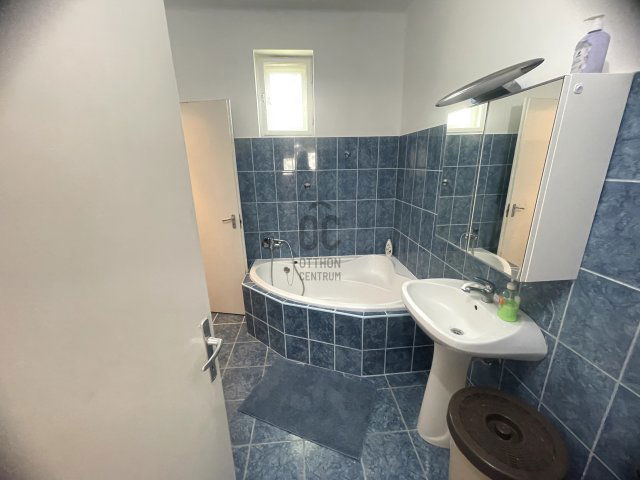 Eladó családi ház, Bakonybélben 78.9 M Ft, 3 szobás