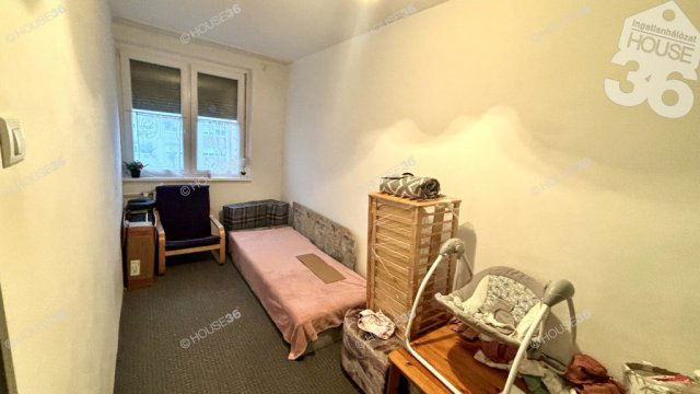 Eladó panellakás, Kiskunfélegyházán 32.9 M Ft, 3 szobás