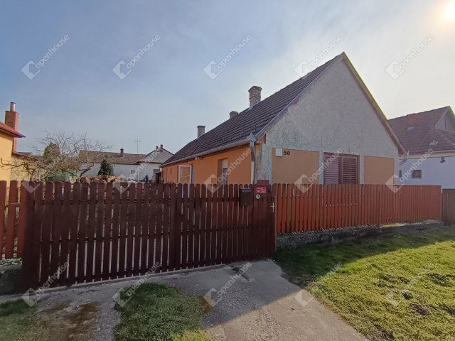 Eladó családi ház, Nagybajomban 26.9 M Ft, 2 szobás