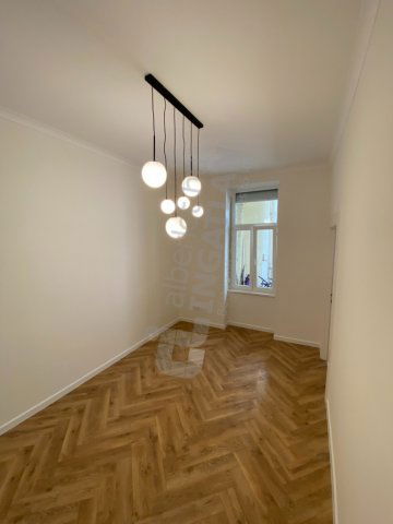 Eladó téglalakás, Budapesten, I. kerületben, Fő utcában