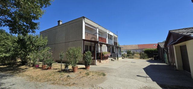 Eladó panellakás, Pakson 31.9 M Ft, 3 szobás
