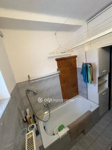 Eladó családi ház, Ajkán 49 M Ft, 2+1 szobás