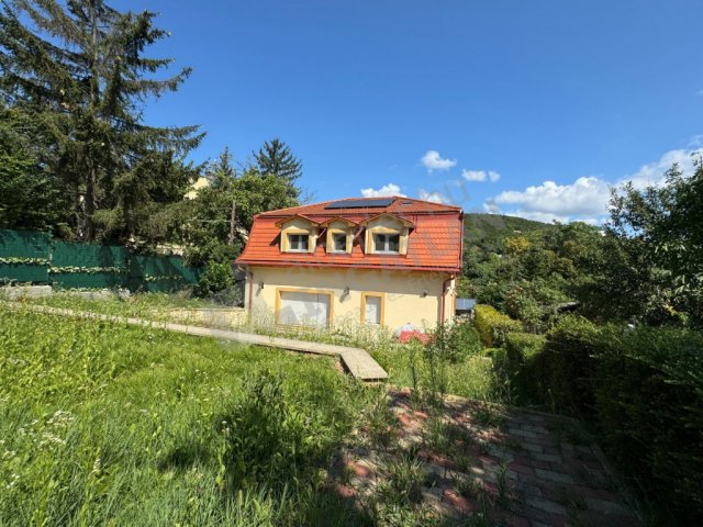 Eladó családi ház, Budapesten, II. kerületben 404.25 M Ft