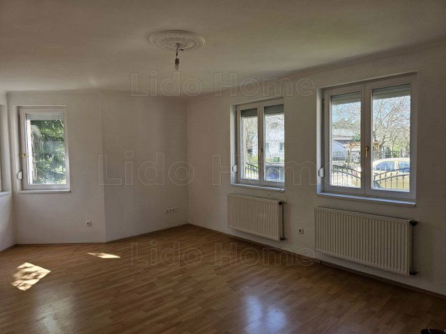 Eladó családi ház, Gönyűn 69.9 M Ft, 14 szobás