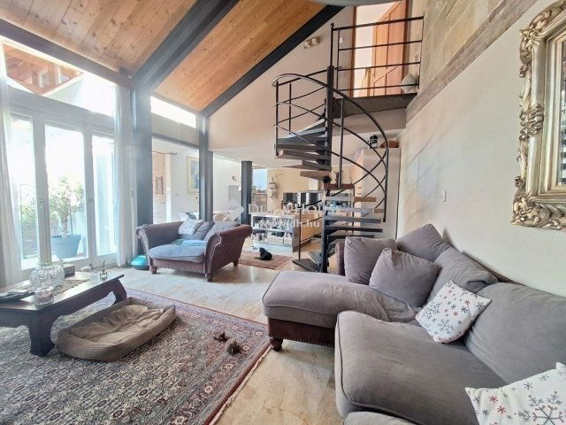 Eladó családi ház, Pécsett 129.9 M Ft, 4 szobás