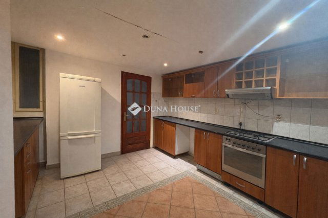 Eladó téglalakás, Budapesten, VI. kerületben 79.9 M Ft, 1 szobás