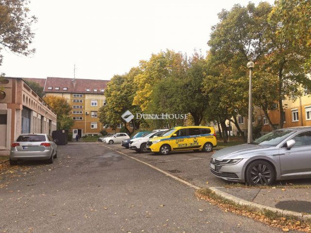 Eladó panellakás, Miskolcon, Szeles utcában 29.99 M Ft, 2 szobás