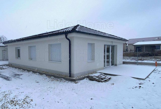 Eladó családi ház, Siófokon 89.9 M Ft, 4 szobás