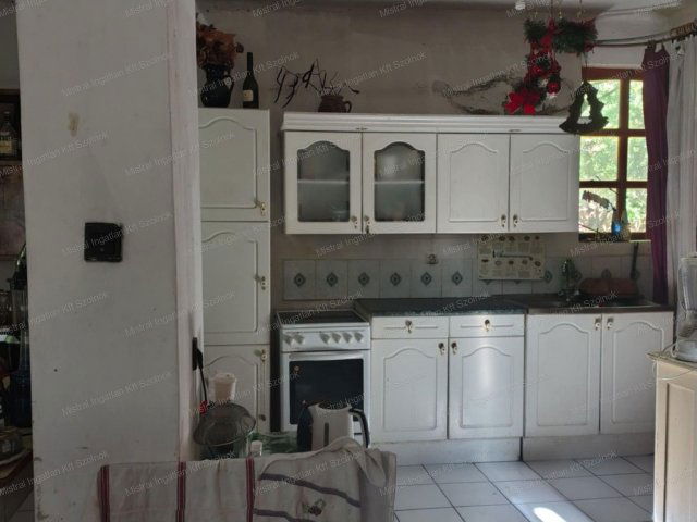 Eladó családi ház, Szolnokon 90 M Ft, 4 szobás