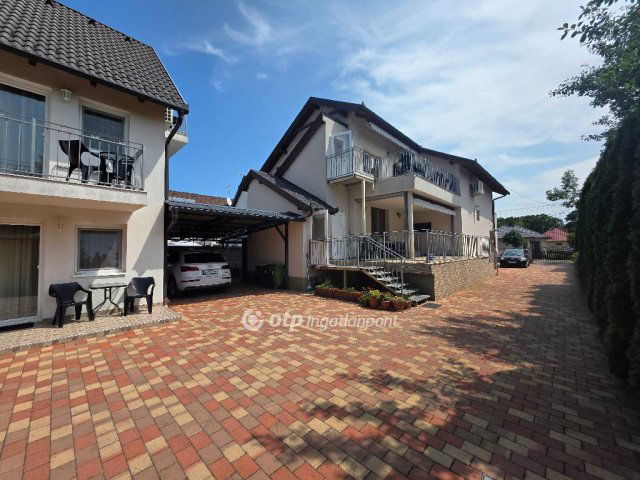 Eladó nyaraló, Hajdúszoboszlón 269 M Ft, 12 szobás