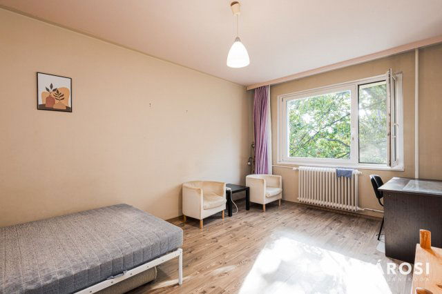 Eladó panellakás, Szegeden 37.4 M Ft, 2 szobás