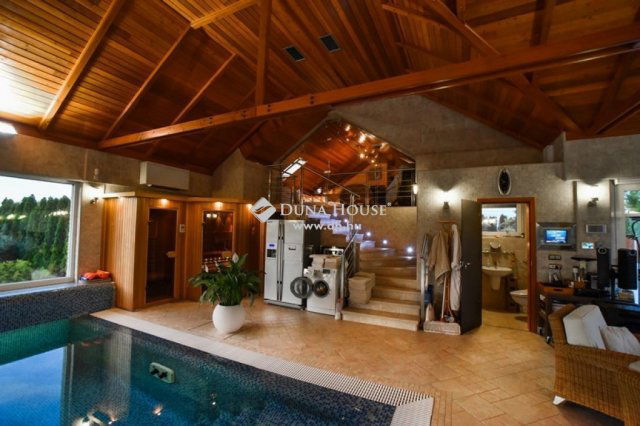 Eladó családi ház, Orosházán 1333.5 M Ft, 10 szobás