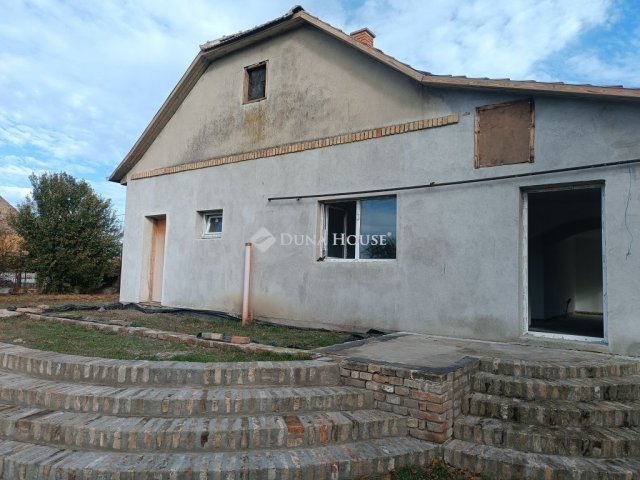 Eladó családi ház, Kiszomboron 29.99 M Ft, 2 szobás