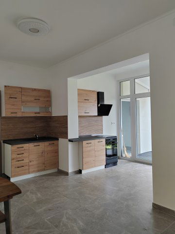 Eladó családi ház, Budapesten, XVIII. kerületben 0.4 M Ft