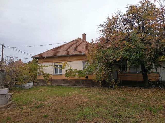 Eladó családi ház, Szentistvánon 26.5 M Ft, 4 szobás