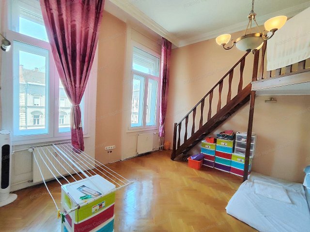 Eladó téglalakás, Budapesten, IX. kerületben, Ferenc körúton