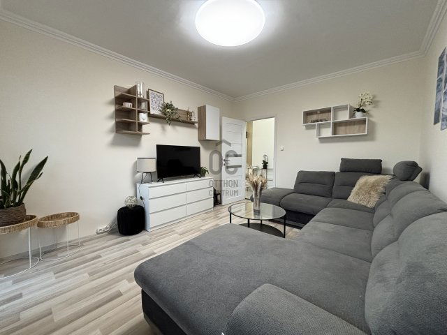 Eladó panellakás, Szegeden 52.9 M Ft, 2 szobás