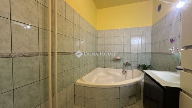 Eladó panellakás, Budapesten, IV. kerületben 99.8 M Ft, 4 szobás