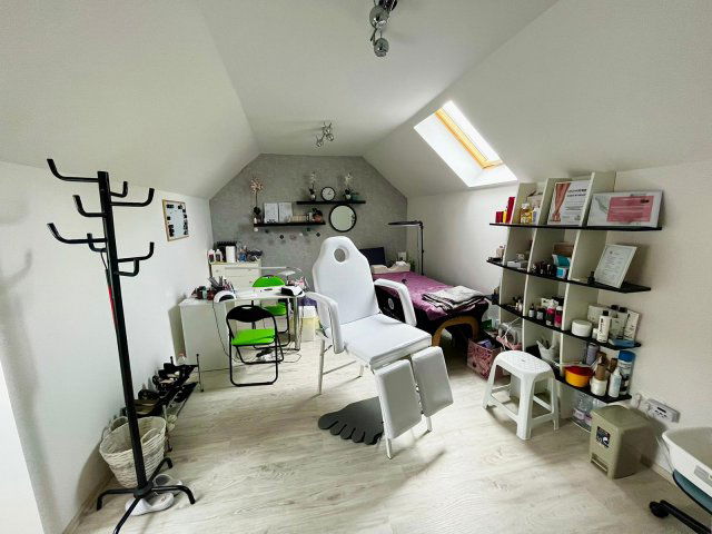 Eladó üzlethelyiség, Baján 56.1 M Ft, 6 szobás