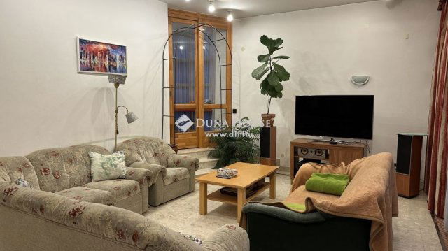 Eladó családi ház, Budapesten, II. kerületben 240 M Ft, 9 szobás