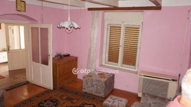 Eladó családi ház, Atkáron 16 M Ft, 2 szobás