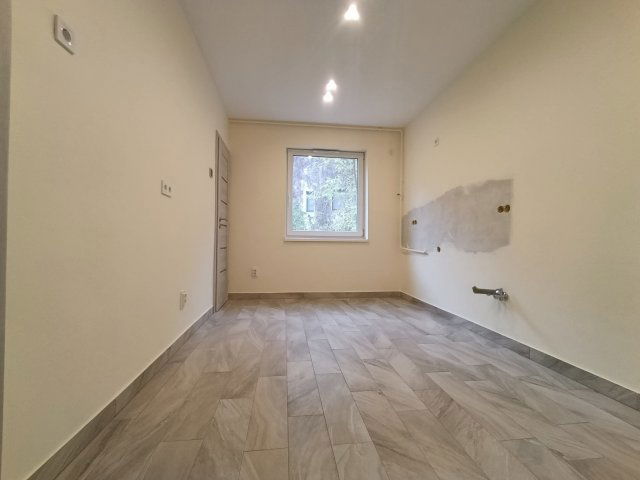 Eladó téglalakás, Veszprémben 69.9 M Ft, 2 szobás