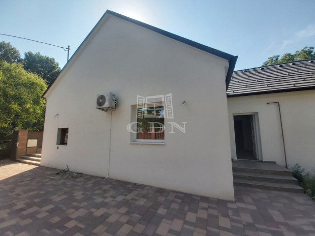 Eladó családi ház, Kunszálláson 67.8 M Ft, 4 szobás