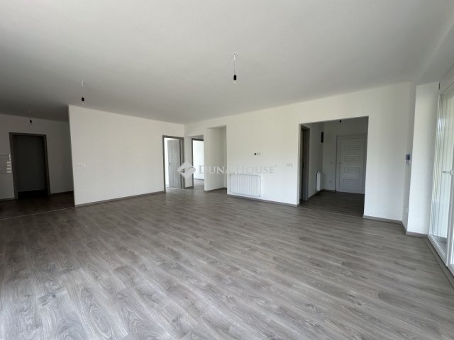 Eladó téglalakás, Pécsett, Kéméndi soron 154 M Ft, 5 szobás