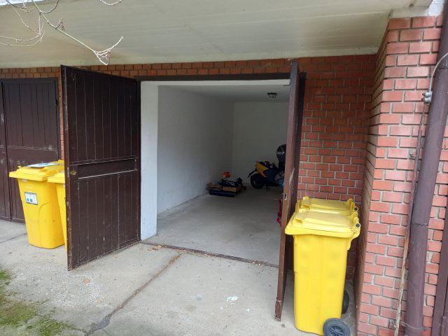 Eladó garázs, Szegeden, Bécsi körúton 10 M Ft