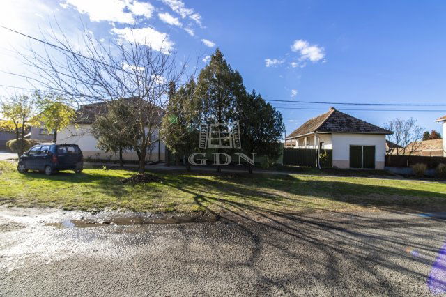 Eladó családi ház, Jászfényszarun 37 M Ft, 3 szobás