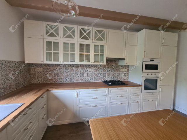 Eladó családi ház, Pannonhalmán 159 M Ft, 5 szobás