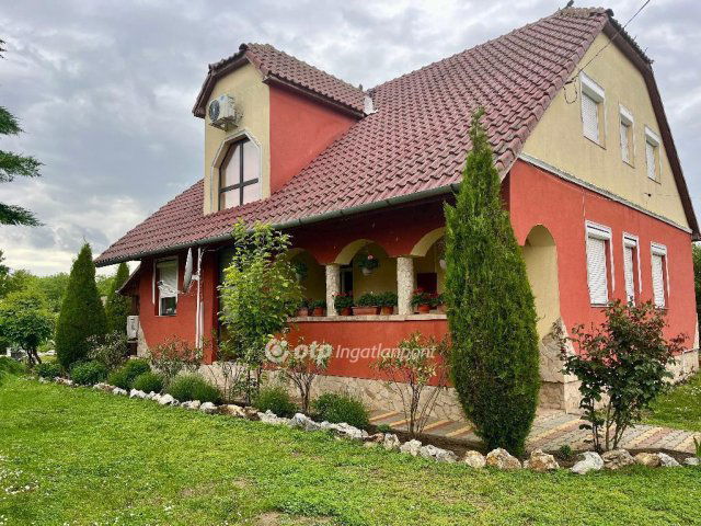 Eladó családi ház, Nyíregyházán 89 M Ft, 6 szobás