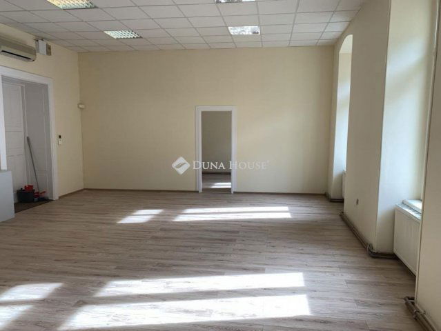 Eladó iroda, Pécsett 169 M Ft / költözzbe.hu
