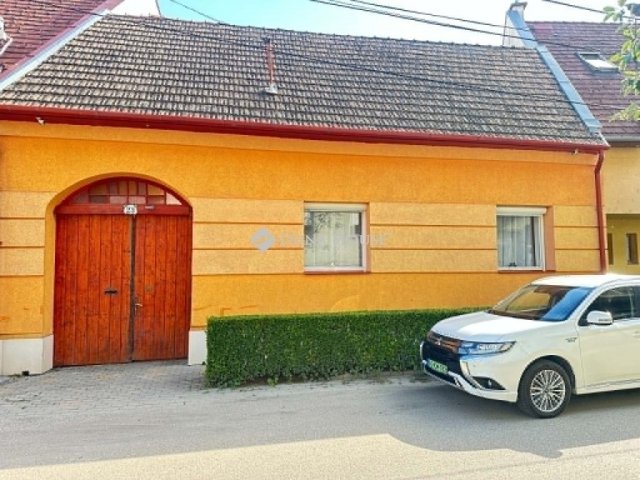 Eladó családi ház, Kecskeméten 112 M Ft, 4 szobás