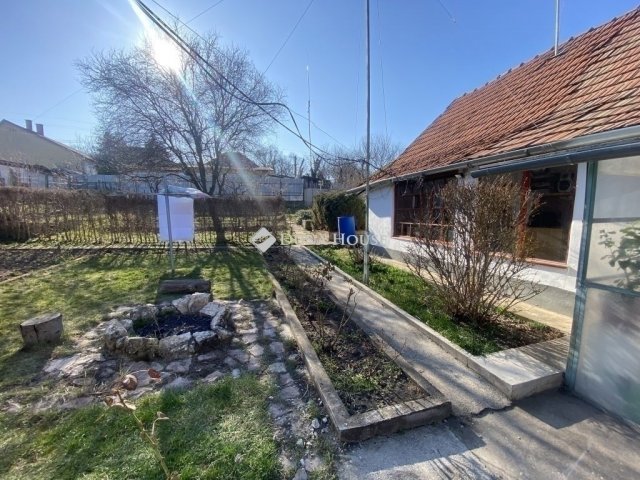 Eladó családi ház, Pécelen 43.9 M Ft, 3 szobás