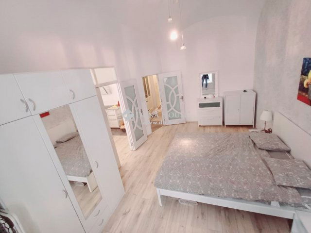 Eladó téglalakás, Budapesten, VI. kerületben 125.24 M Ft