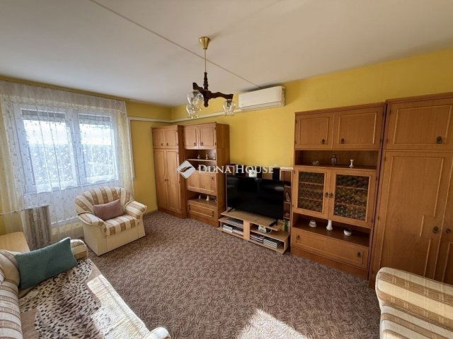 Eladó panellakás, Pécsett 38.5 M Ft, 2 szobás