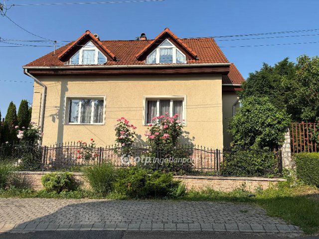 Eladó családi ház, Egerben 145 M Ft, 6 szobás
