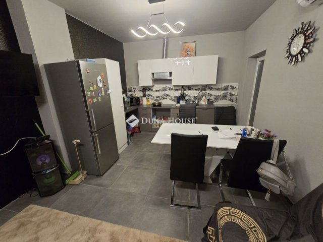 Eladó családi ház, Szegeden 37.5 M Ft, 2 szobás