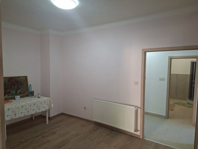 Eladó téglalakás, Komlón 50 M Ft, 4 szobás