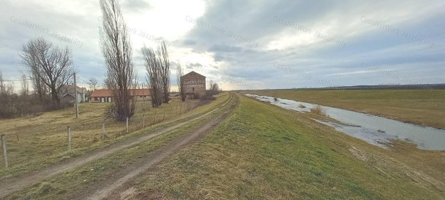 Eladó családi ház, Tarnaörsön 150 M Ft, 8 szobás