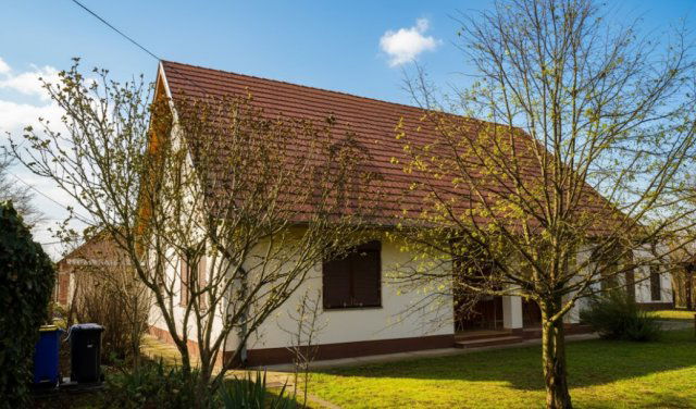 Eladó családi ház, Tasson 44.9 M Ft, 2 szobás