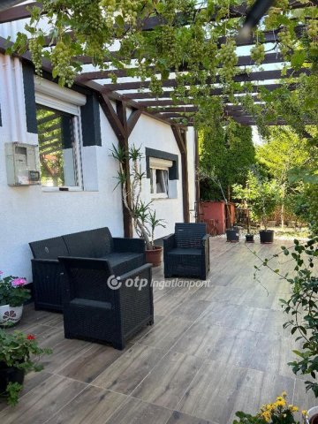 Eladó családi ház, Budapesten, XI. kerületben 250 M Ft, 6 szobás