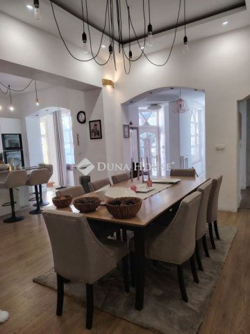 Eladó családi ház, Debrecenben 405 M Ft, 4 szobás