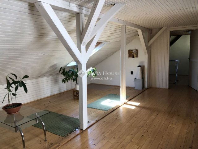 Eladó téglalakás, Esztergomban 61.9 M Ft, 3 szobás