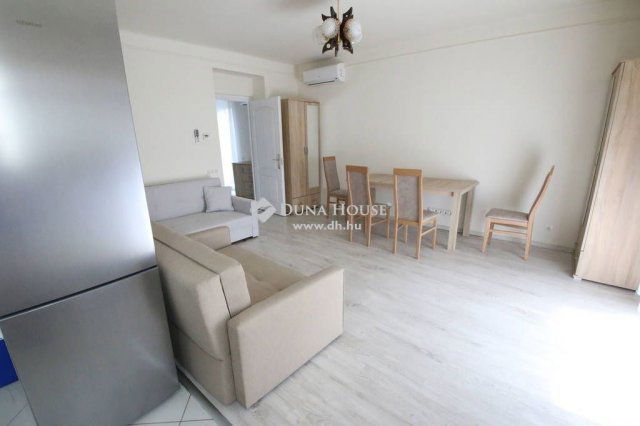 Kiadó téglalakás, albérlet, Pécsett 160 E Ft / hó, 3 szobás
