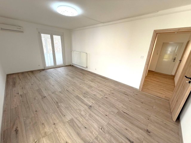 Eladó téglalakás, Pécsett 44.5 M Ft, 2+1 szobás